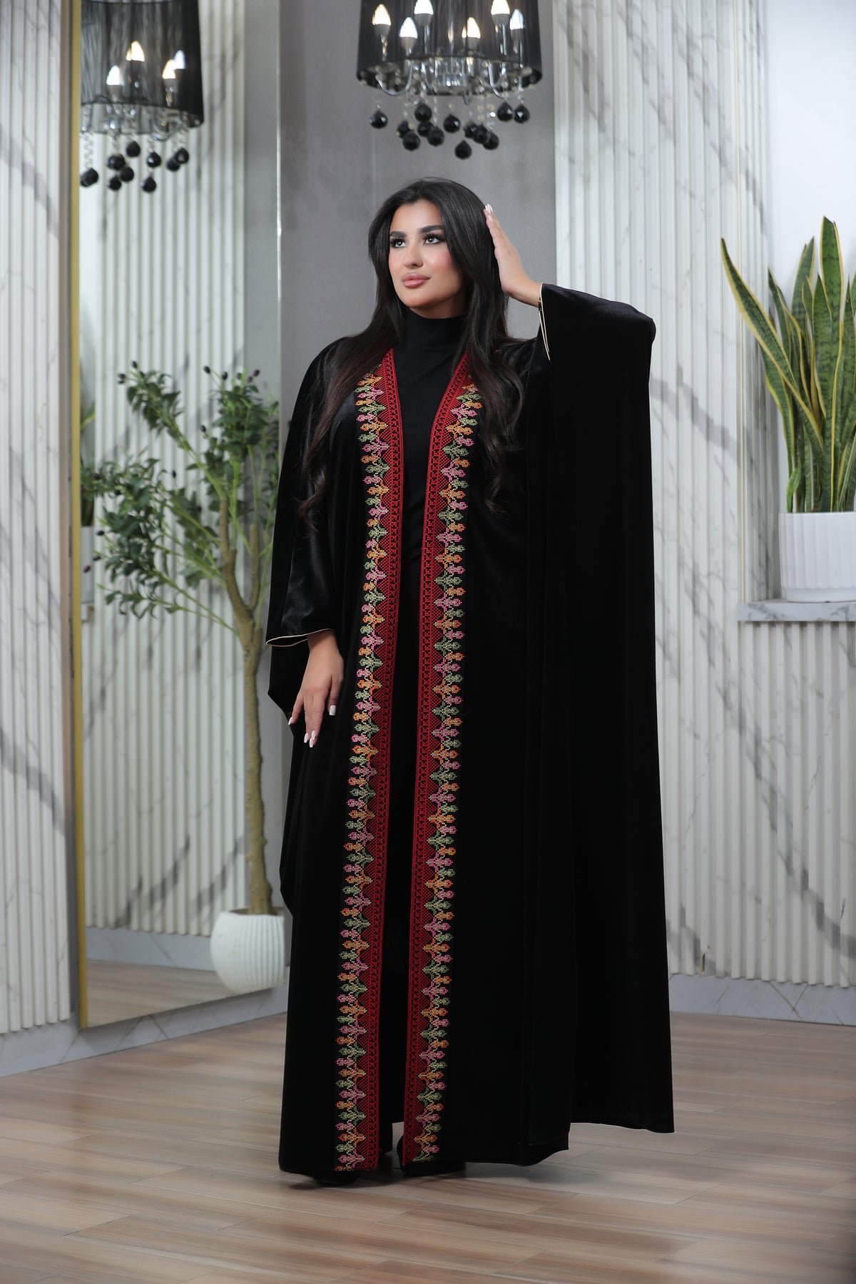 Luxury Black Velvet Embroidered Bisht – Elegant Gulf Style Traditional Open Abaya