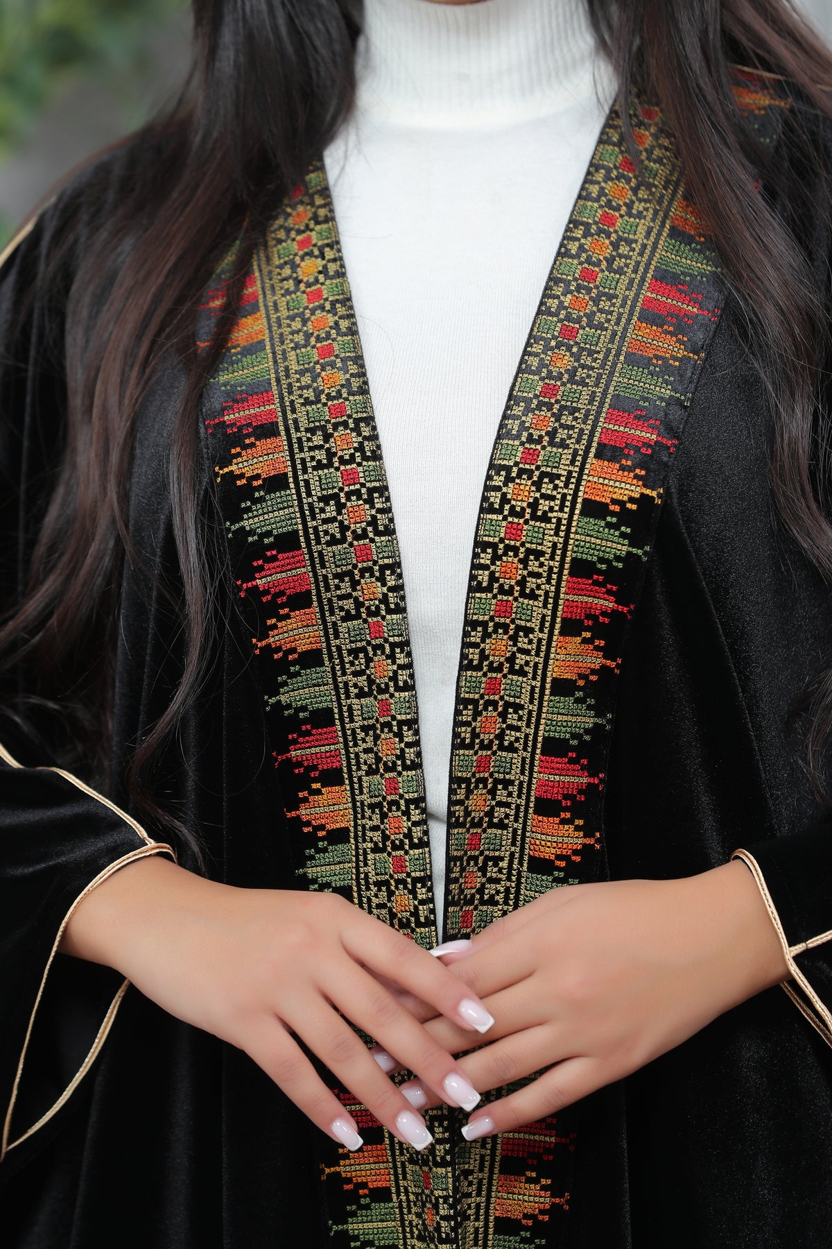 Luxury Black Velvet Embroidered Bisht – Elegant Gulf Style Traditional Open Abaya