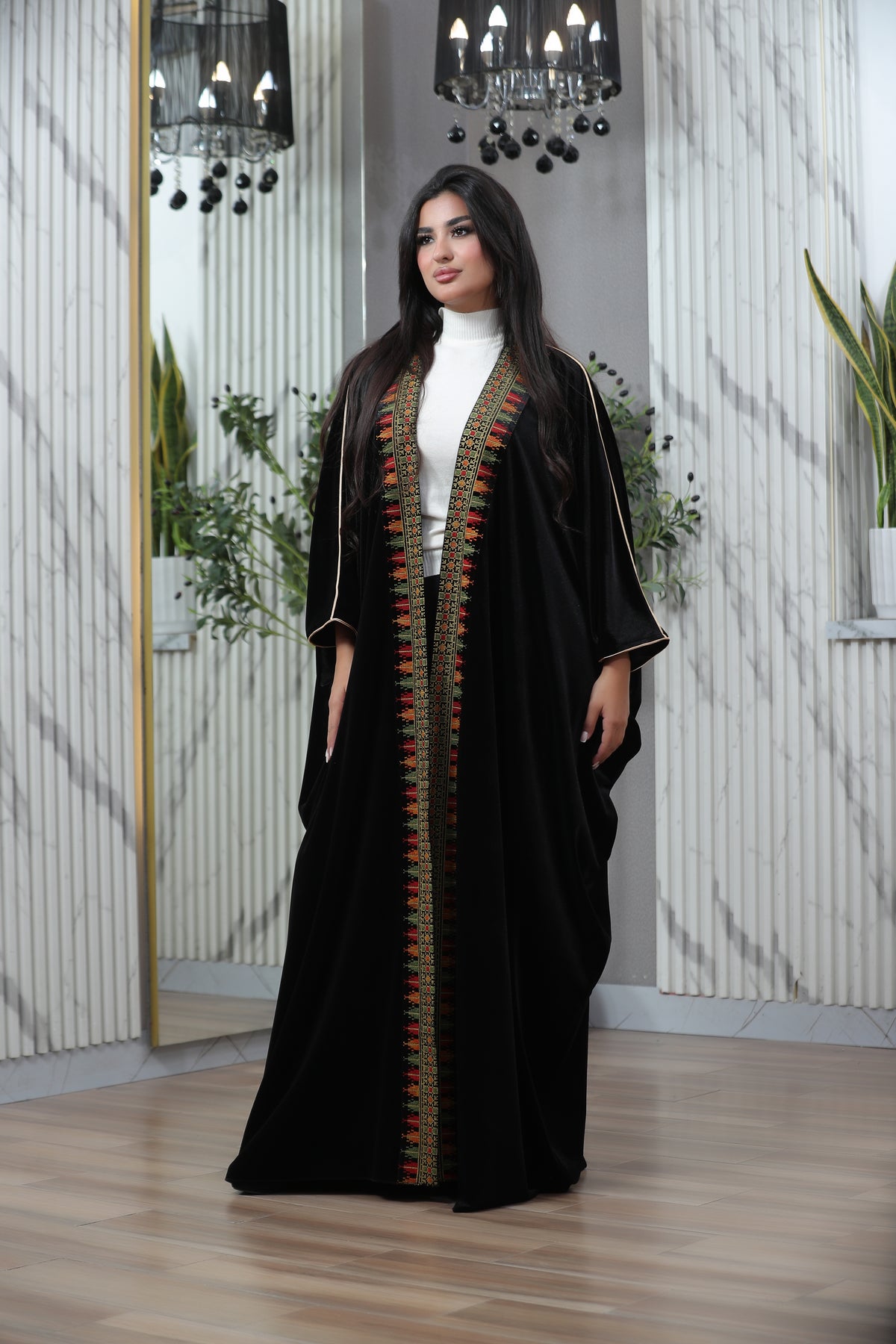 Luxury Black Velvet Embroidered Bisht – Elegant Gulf Style Traditional Open Abaya