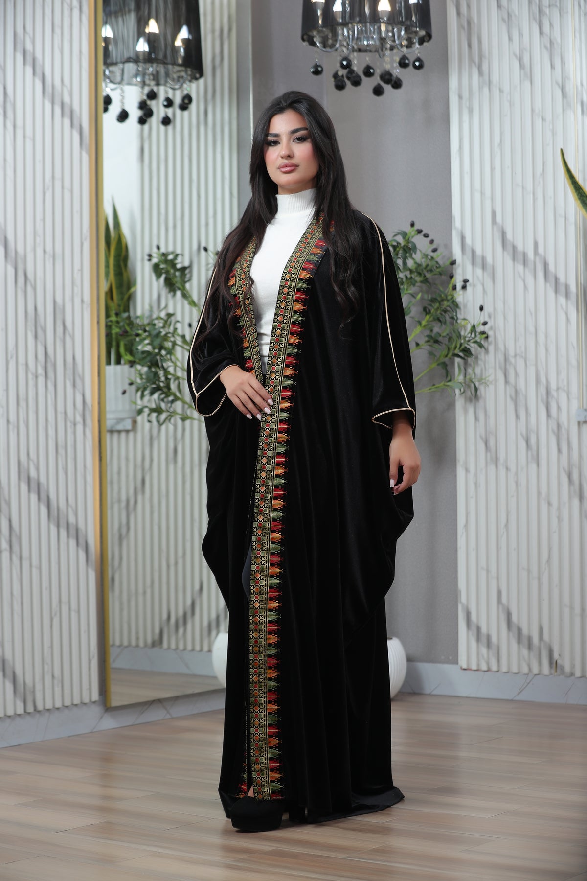 Luxury Black Velvet Embroidered Bisht – Elegant Gulf Style Traditional Open Abaya
