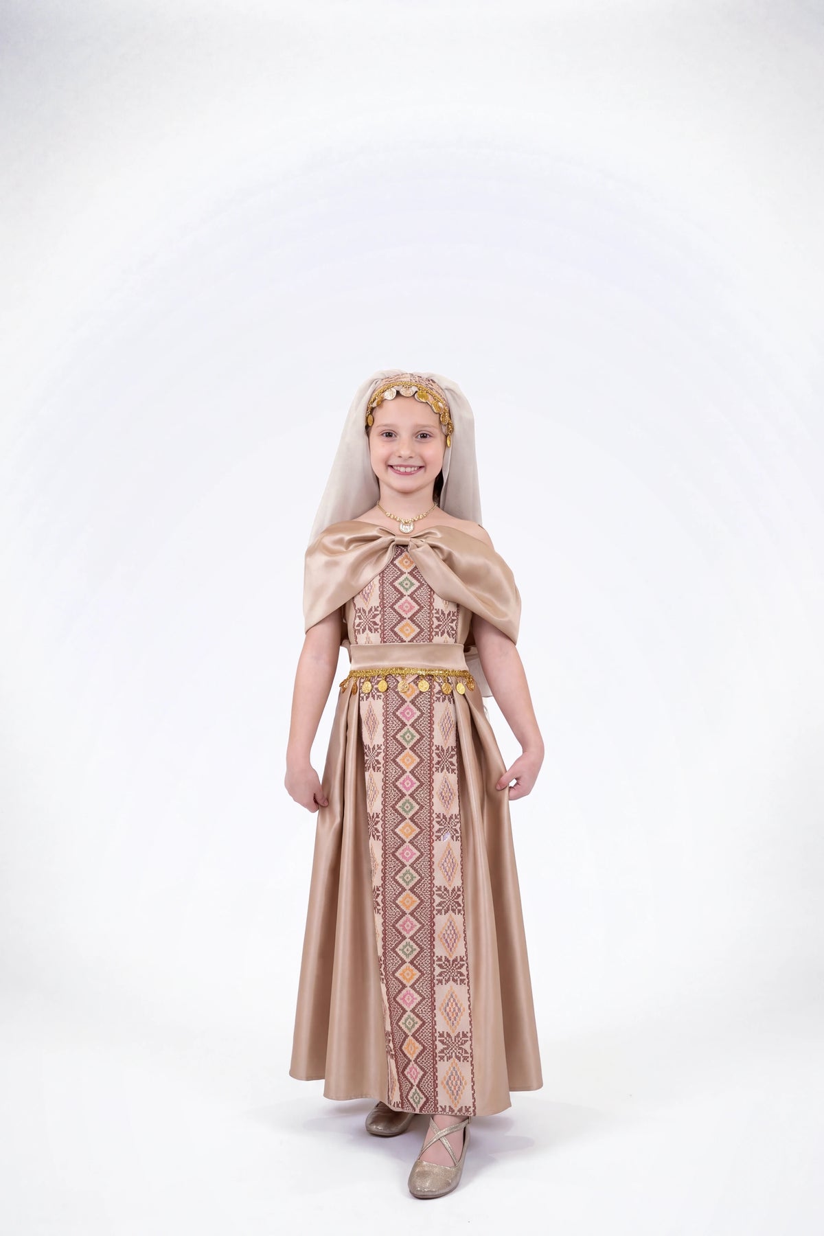 Thobe Celia - Beige on white studio background