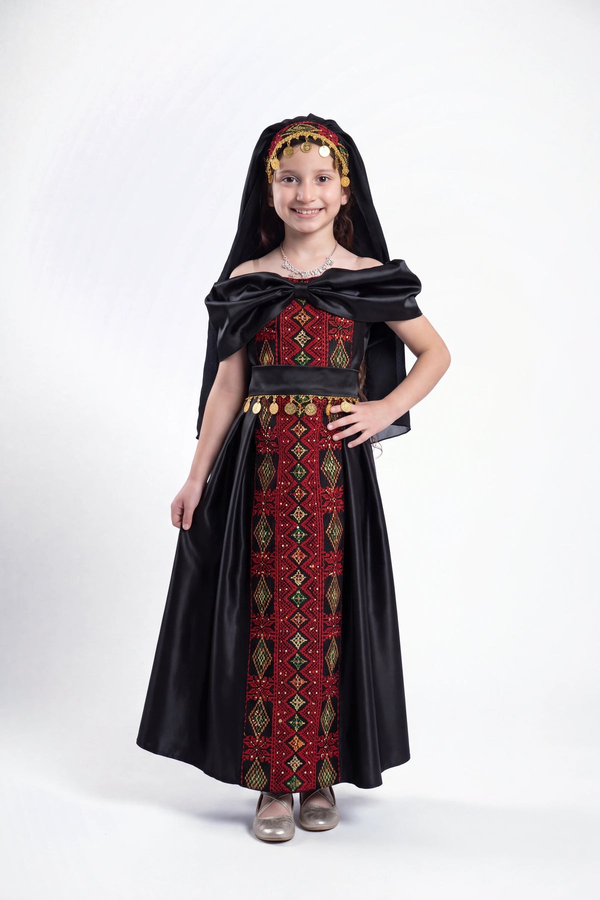Thobe Celia - Black on white studio background
