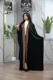 Luxury Gulf Velvet Bisht for Women – Embroidered Green & Black Flowing Bisht