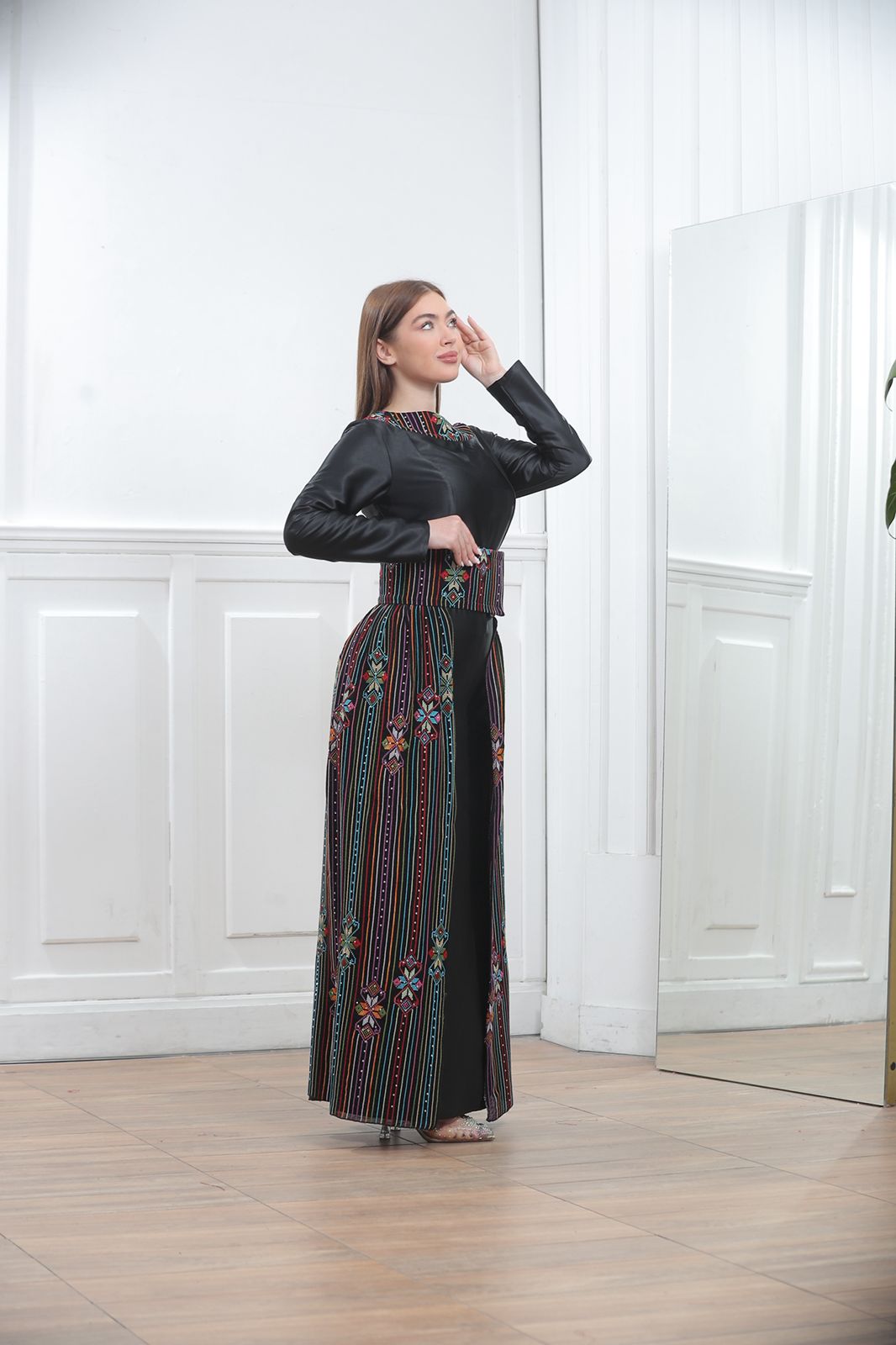  Black Satin Palestinian Embroidered Thobe with Colorful Tatreez Details | Al-Ameera Thobe

ثوب الأميرة المطرز من الستان الأسود بتفاصيل تطريز فلسطيني ملونة
