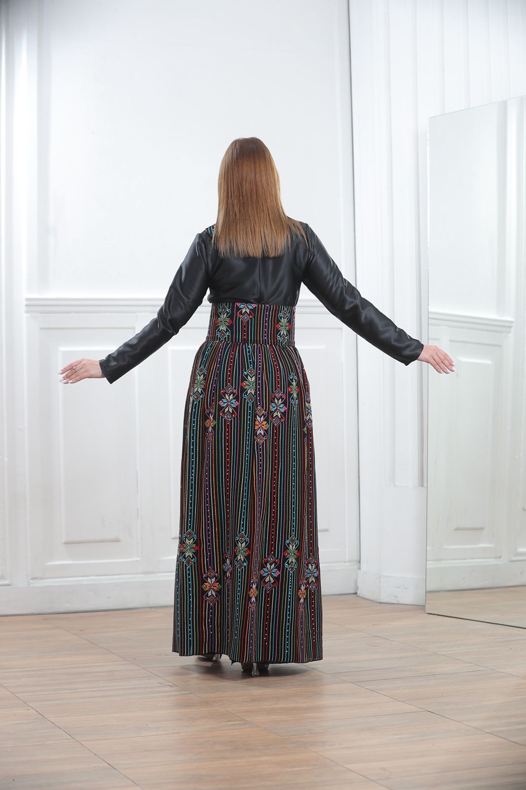  Black Satin Palestinian Embroidered Thobe with Colorful Tatreez Details | Al-Ameera Thobe

ثوب الأميرة المطرز من الستان الأسود بتفاصيل تطريز فلسطيني ملونة