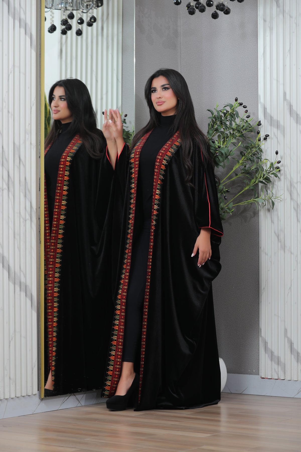 Luxury Black Velvet Embroidered Bisht – Elegant Gulf Style Traditional Open Abaya