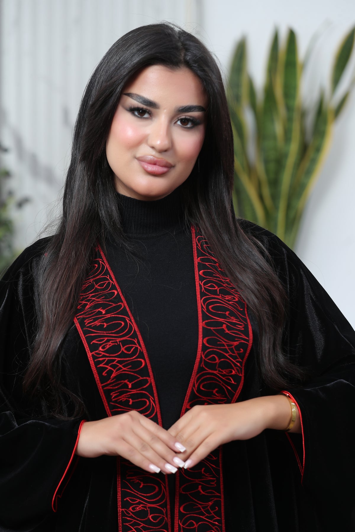 Luxury Black Velvet Embroidered Bisht – Red & Gold Elegant Traditional Cloak