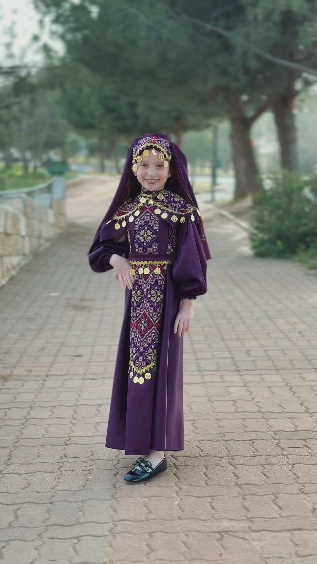تحميل الفيديو: ثوب جوهرة الحنا البناتي المطرز
