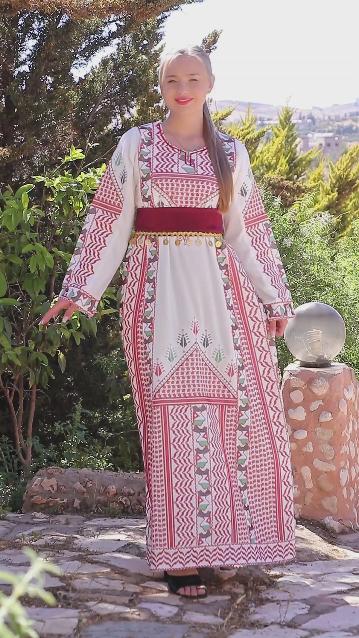 تحميل الفيديو: Jordanian Heritage Embroidered Dress – Traditional Elegance